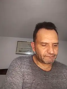 Snapshot of RogueTraveler chatting on October 11, 3:50 am RogueTraveler online show from October 11, 3:50 am