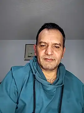 Snapshot of RogueTraveler chatting on October 14, 5:19 am RogueTraveler online show from October 14, 5:19 am