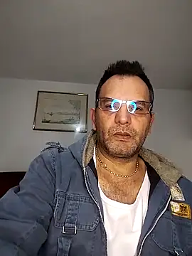 Snapshot of RogueTraveler chatting on October 23, 2:55 am RogueTraveler online show from October 23, 2:55 am