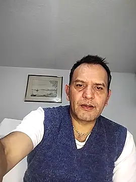 Snapshot of RogueTraveler chatting on October 28, 3:10 am RogueTraveler online show from October 28, 3:10 am