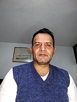 Snapshot of RogueTraveler chatting on October 30, 4:36 am RogueTraveler online show from October 30, 4:36 am