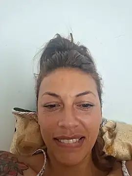 Snapshot of Hanna_Charming chatting on April 19, 3:11 pm Hanna Charming online show from April 19, 3:11 pm