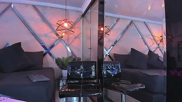 Liah Grey8 online show from March 6, 9:00 pm