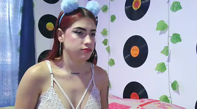Snapshot of Darlyhooper1- chatting on February 6, 6:02 pm Darlyhooper1- online show from February 6, 6:02 pm