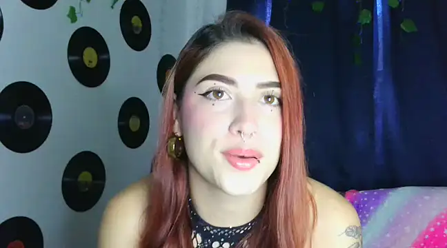 Snapshot of Darlyhooper1- chatting on March 21, 9:34 pm Darlyhooper1- online show from March 21, 9:34 pm