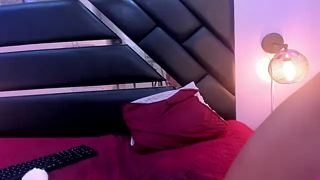 Snapshot of KimberlyVillaLobos chatting on February 19, 5:49 pm KimberlyVillaLobos online show from February 19, 5:49 pm