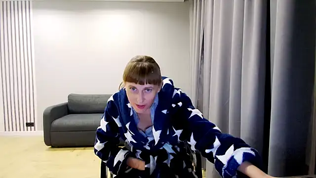 Daniella Lorente online show from December 6, 1:29 am