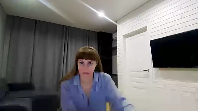 Daniella Lorente online show from May 6, 9:42 pm