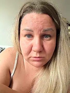Snapshot of Anna_Curvy chatting on July 30, 12:04 pm Anna Curvy online show from July 30, 12:04 pm