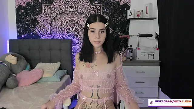 Snapshot of jade_dakota__ chatting on January 13, 10:03 pm jade dakota online show from January 13, 10:03 pm