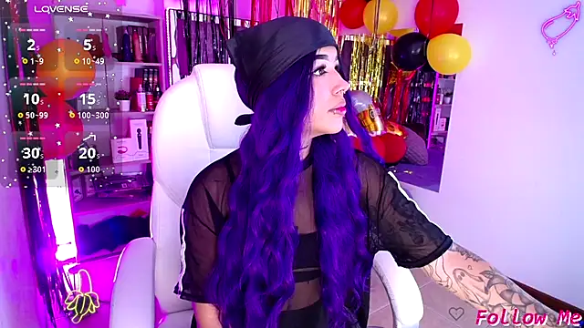 Snapshot of AliceWalker_11 chatting on September 27, 8:03 pm AliceWalker 11 online show from September 27, 8:03 pm