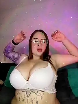 soofy   online show from October 9, 2:09 am