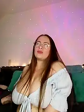 Snapshot of soofy__ chatting on November 11, 2:33 am soofy online show from November 11, 2:33 am