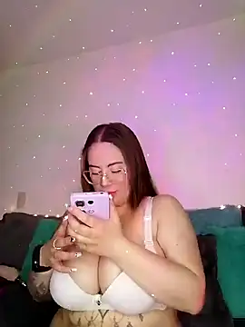 Snapshot of soofy__ chatting on November 20, 3:28 am soofy online show from November 20, 3:28 am