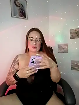 Snapshot of soofy__ chatting on December 16, 3:33 am soofy online show from December 16, 3:33 am