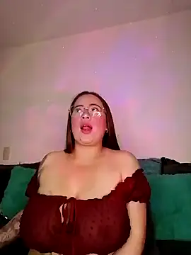 Snapshot of soofy__ chatting on December 17, 5:02 am soofy online show from December 17, 5:02 am