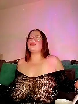 Snapshot of soofy__ chatting on December 22, 4:20 am soofy online show from December 22, 4:20 am