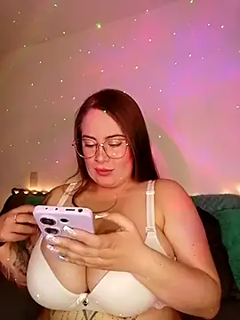 Snapshot of soofy__ chatting on February 18, 3:46 am soofy online show from February 18, 3:46 am