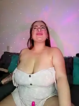 Snapshot of soofy__ chatting on February 28, 3:29 am soofy online show from February 28, 3:29 am