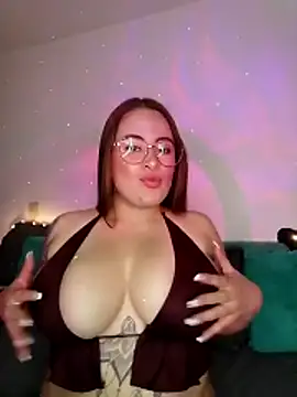 Snapshot of soofy__ chatting on March 7, 3:03 am soofy online show from March 7, 3:03 am