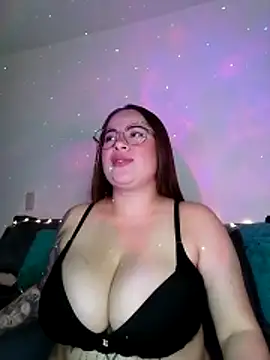 Snapshot of soofy__ chatting on March 24, 3:44 am soofy online show from March 24, 3:44 am