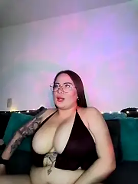 Snapshot of soofy__ chatting on May 2, 4:06 am soofy online show from May 2, 4:06 am