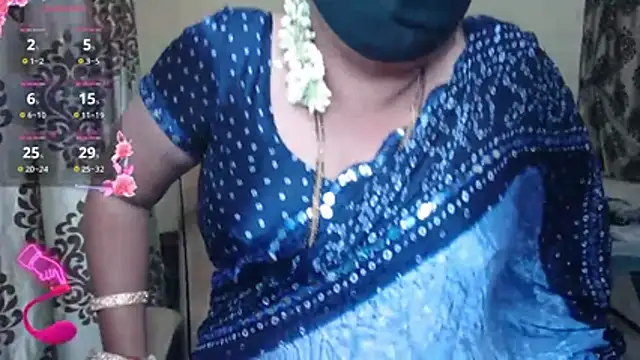 Snapshot of Queen_sakshi chatting on November 23, 4:29 pm Queen sakshi online show from November 23, 4:29 pm