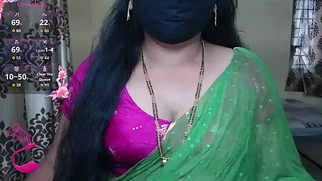 Snapshot of Queen_sakshi chatting on November 25, 6:13 am Queen sakshi online show from November 25, 6:13 am