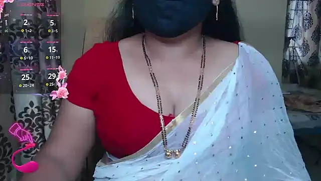 Snapshot of Queen_sakshi chatting on November 26, 6:47 am Queen sakshi online show from November 26, 6:47 am