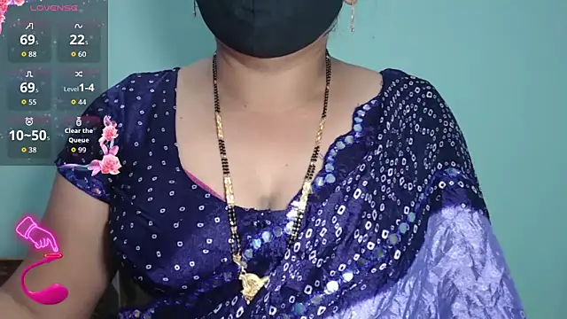 Snapshot of Queen_sakshi chatting on December 14, 4:23 pm Queen sakshi online show from December 14, 4:23 pm