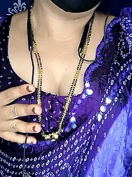 Snapshot of Queen_sakshi chatting on February 23, 6:05 pm Queen sakshi online show from February 23, 6:05 pm