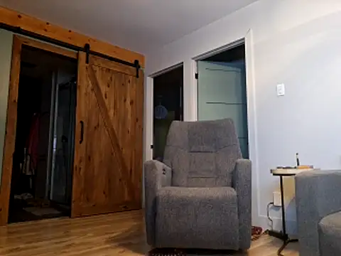 Snapshot of Frankdick01 chatting on February 13, 1:01 am Frankdick01 online show from February 13, 1:01 am