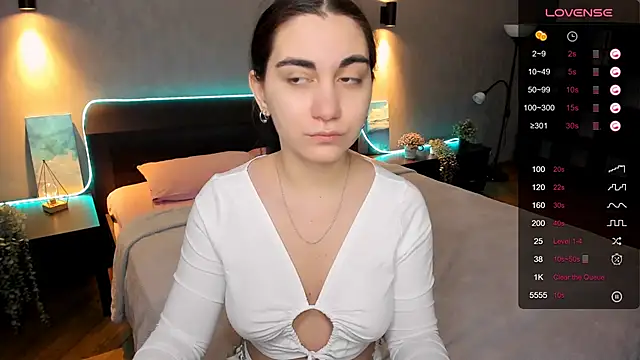 hannacheekss  online show from February 7, 6:56 am