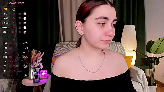 hannacheekss  online show from March 31, 2:02 am