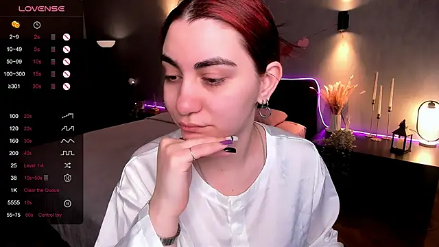 hannacheekss  online show from April 28, 2:27 am