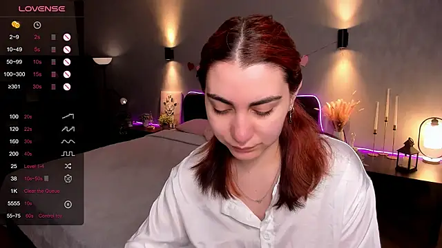 hannacheekss  online show from May 13, 2:09 am