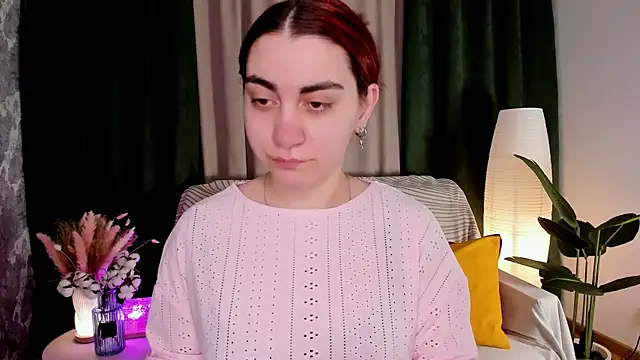hannacheekss  online show from May 15, 2:07 am