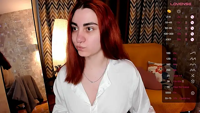 hannacheekss  online show from May 18, 2:07 am