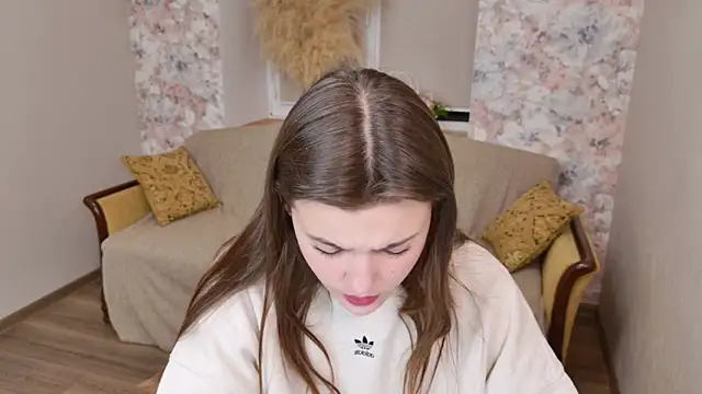 Snapshot of showmeparadise chatting on November 21, 5:50 am showmeparadise online show from November 21, 5:50 am