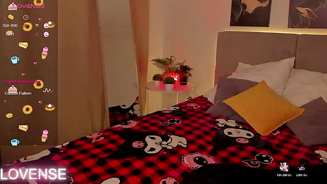 Snapshot of Emily_Strikeee chatting on February 13, 10:33 am Emily Strikeee online show from February 13, 10:33 am