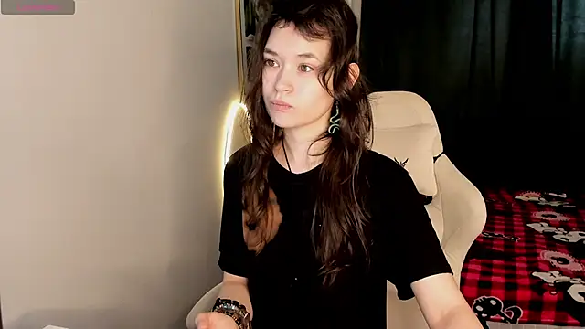 Snapshot of Emily_Strikeee chatting on March 15, 4:18 am Emily Strikeee online show from March 15, 4:18 am