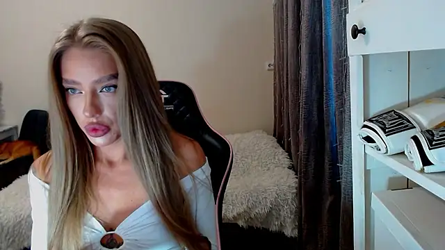 lonely dreamm online show from December 12, 12:44 pm