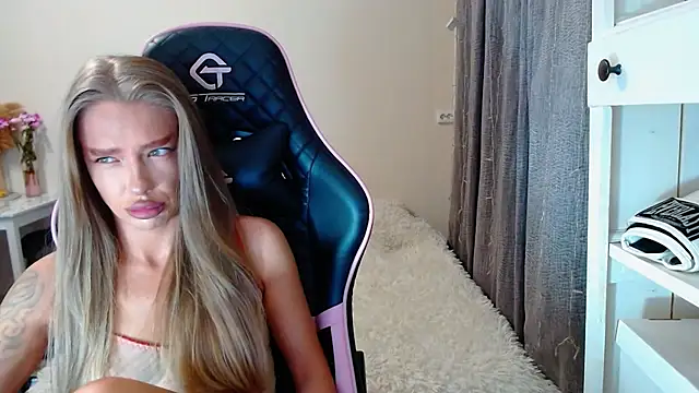 lonely dreamm online show from December 19, 1:29 pm