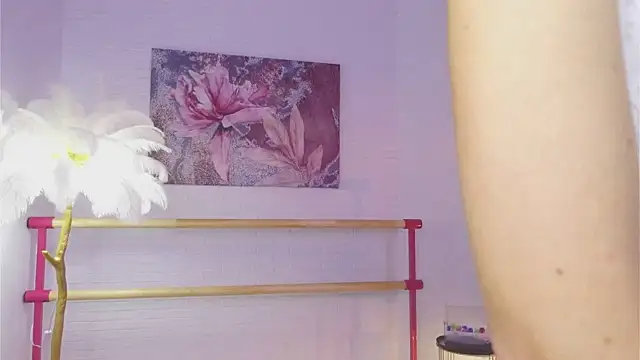 lylylovesyou online show from December 10, 5:50 am