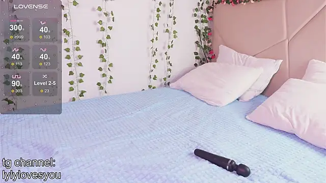 lylylovesyou online show from January 13, 5:57 am