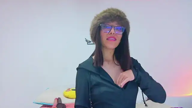  lucysmith online show from November 5, 4:45 am