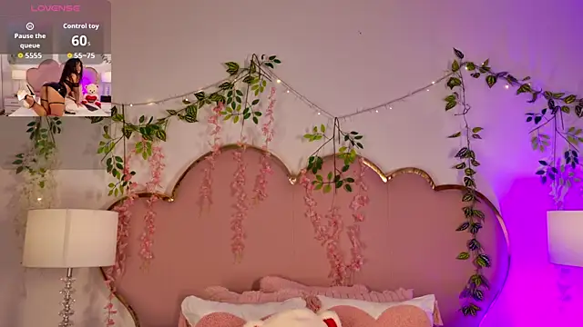 NahiaraReina online show from March 18, 1:36 pm