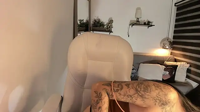 Snapshot of yenny_garcia chatting on February 16, 6:15 pm yenny garcia online show from February 16, 6:15 pm