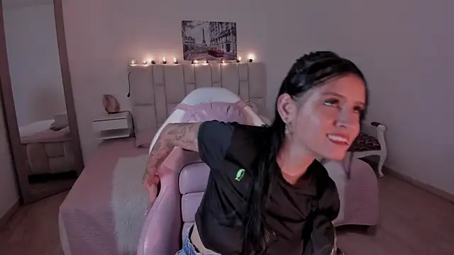 Snapshot of yenny_garcia chatting on March 21, 6:00 pm yenny garcia online show from March 21, 6:00 pm