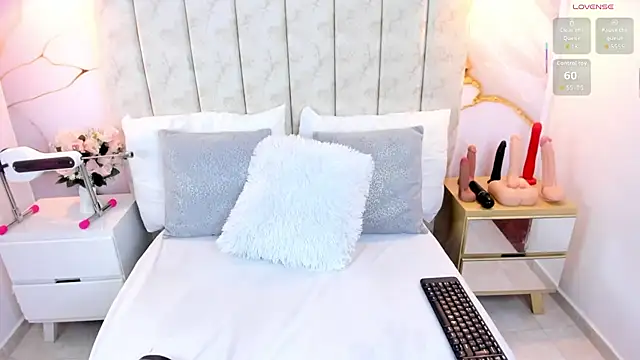 LauraSmith-01 online show from November 18, 9:19 pm